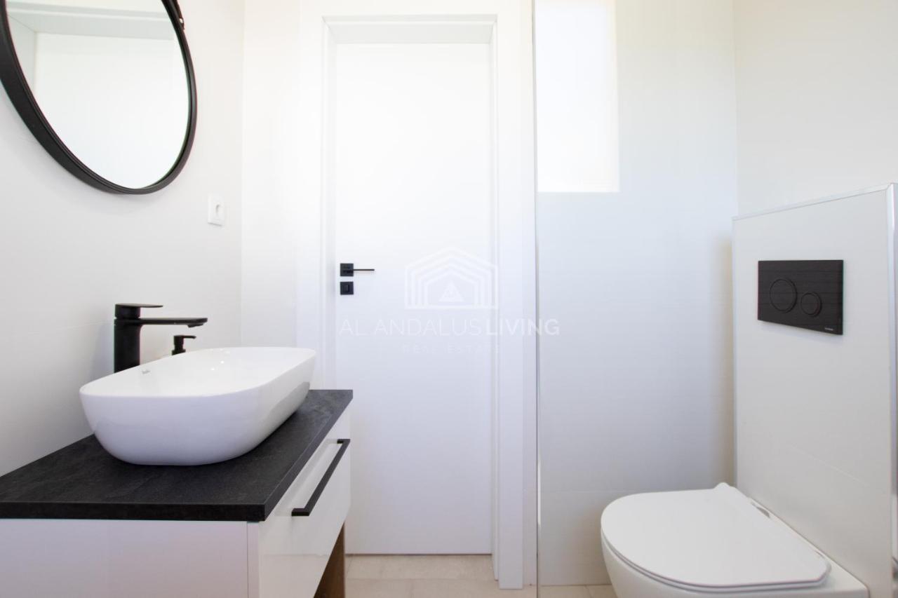 Panoramic Sea Views And Direct Access To The Beach From The Community In Torrenueva Apartment Malaga Exterior photo