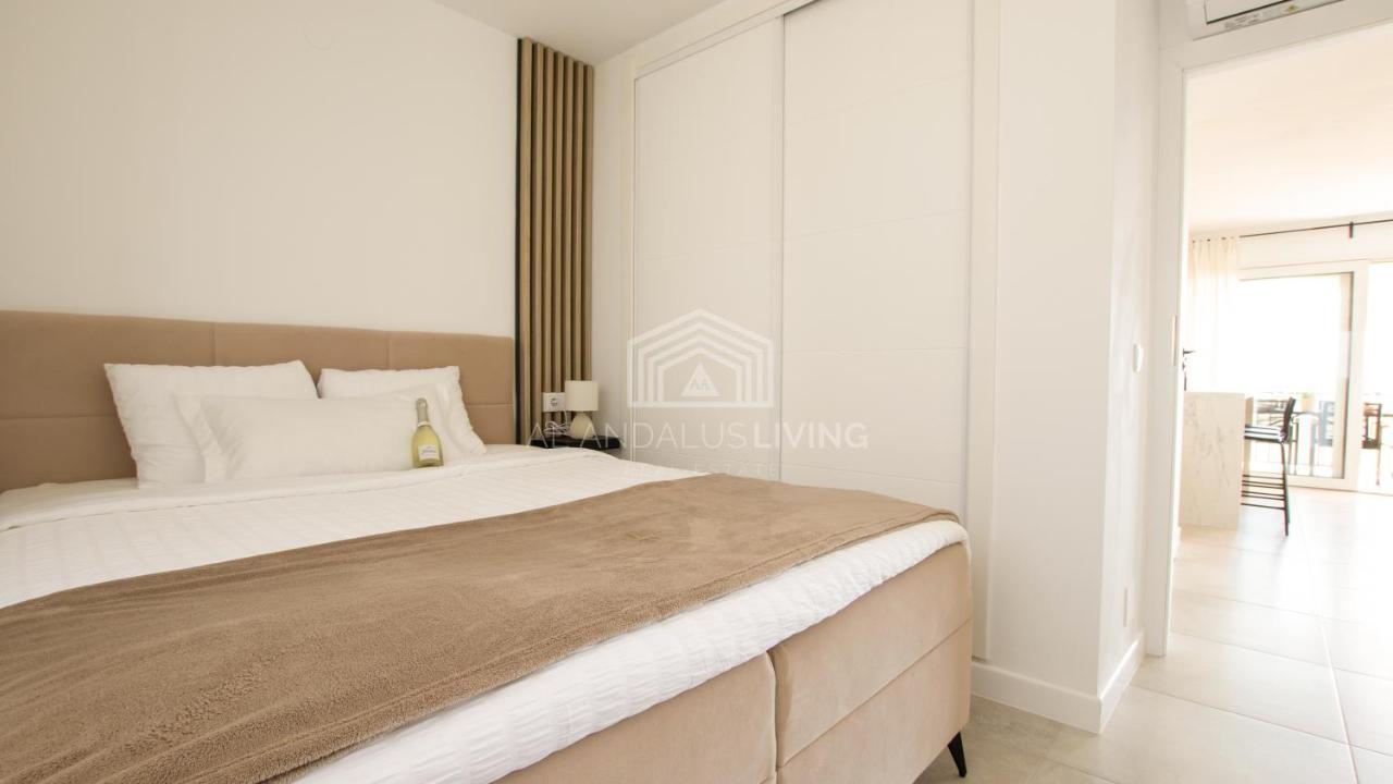 Panoramic Sea Views And Direct Access To The Beach From The Community In Torrenueva Apartment Malaga Exterior photo