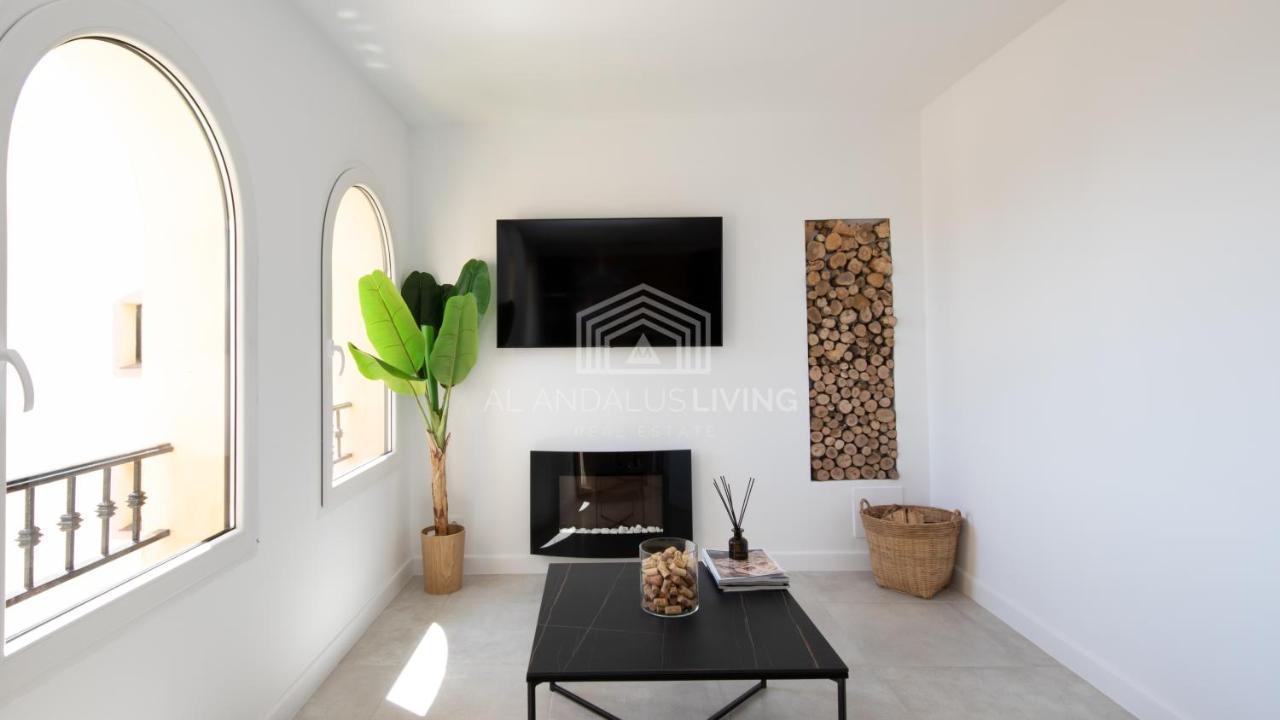 Panoramic Sea Views And Direct Access To The Beach From The Community In Torrenueva Apartment Malaga Exterior photo